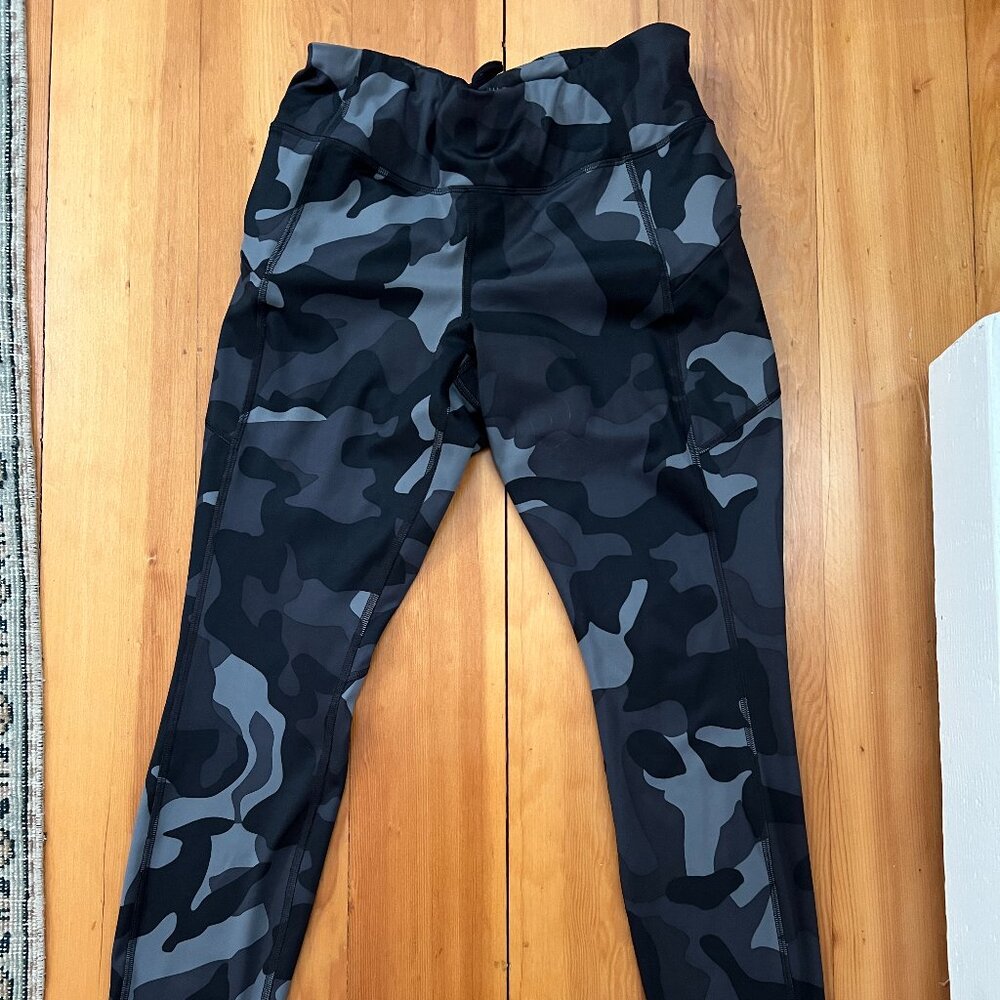 CLOSE OUT SALE: Athleta Gray & Black Camoflauge Pattern Exercise Pants - Medium